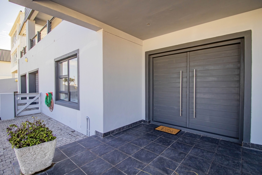 5 Bedroom Property for Sale in Yzerfontein Western Cape
